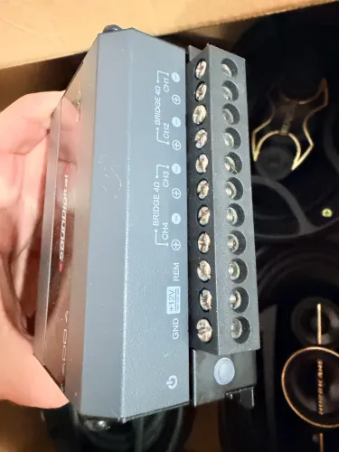 Vendo 4 alto-falantes 6/9 e uma força soundigtal