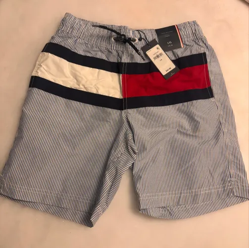 Bermuda/Short Tommy Original, com etiqueta, tamanho 12-14, perfeito estado