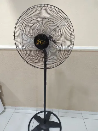 Ventilador grande ,foi comprado na bemol ,tem 7 meses de uso.