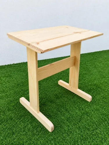 MESA DE PINUS  COMPACTA E SIMPLES