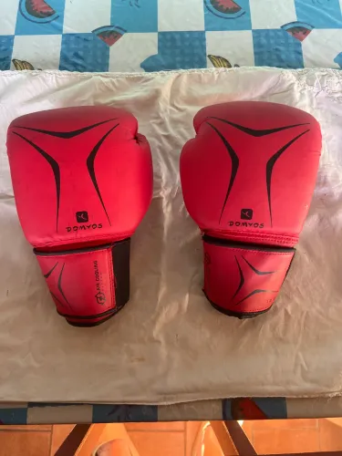Luva de Boxe Domyos 12oz Vermelha, Pouco Uso