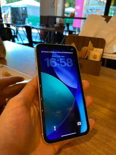 iPhone 11 - 90% de bateria
