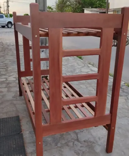 Fabricação de beliche de madeira maciça 