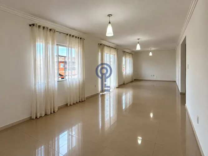 Casa Residencial ou Comercial com 5 quartos e Quintal | Campeche