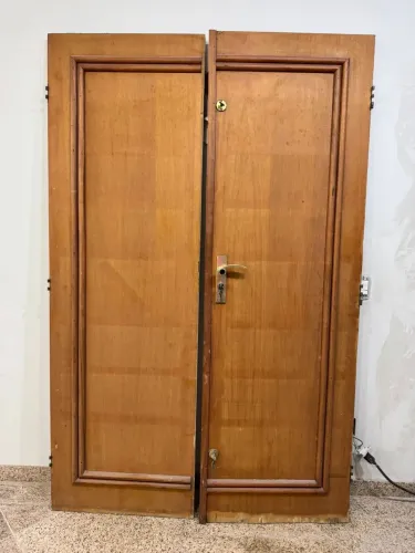 Porta de madeira de 2 folhas