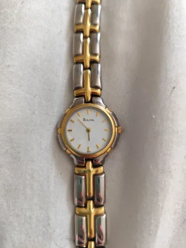 Relógio Bulova Feminino dourado e prata
