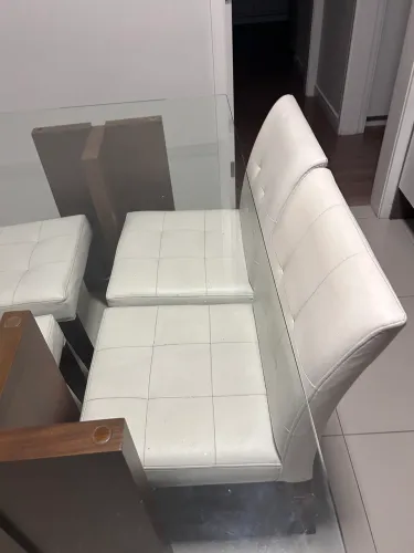 Mesa de jantar com 4 cadeiras