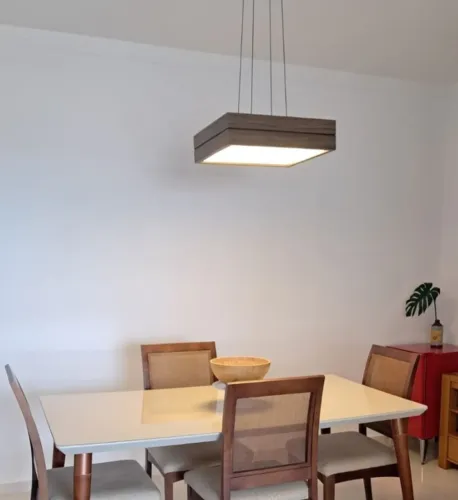 Mesa  ( só a mesa) e lustre 
