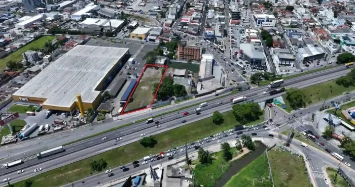 Terreno para Aluguel na Marginal Leste em Balneário Camboriú 2.429m² em Localização