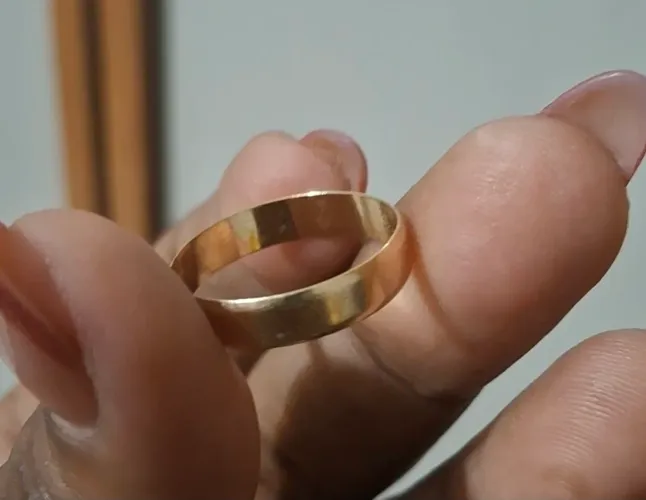 Aliança de ouro um ano de uso comprei uma nova