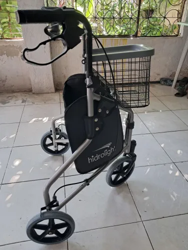 Andador com rodas