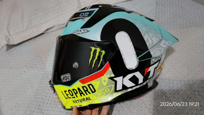 Capacete kyt R2R 