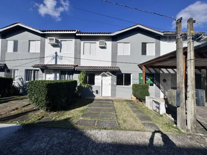 Casa 03 dormitórios em condomínio com piscina para alugar no Igara, Canoas REF: 500578