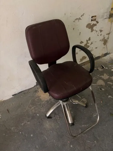 Vendo Cadeira Hidráulica Profissional para Salão - Funcionando