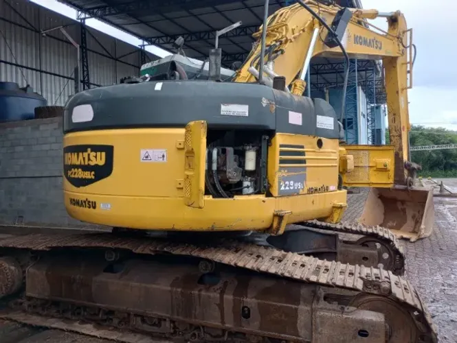 Escavadeira Komatsu PC 228USLC 