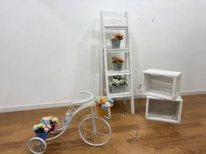 Kit de Enfeites para Exposição em Vitrine de Loja, Show Room e Ambiente Comercial