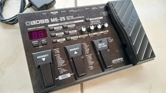 Pedaleira Boss Me25, Me 25 + Fonte. 100% ok, Oportunidade. BAIXEI.