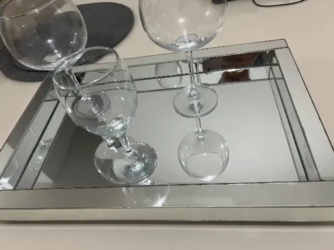bandeja decorativa espelhada retangular com bordas de espelho bisotado