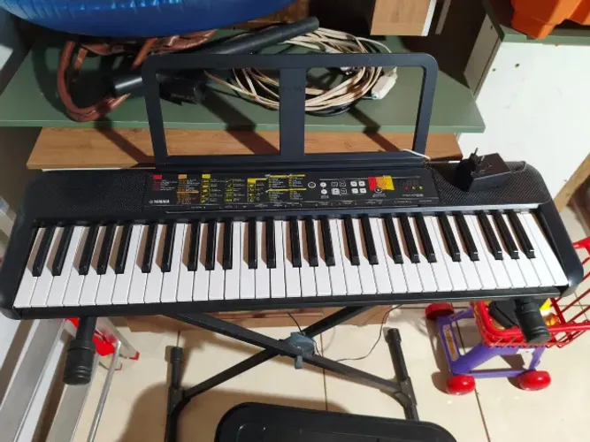 teclado musical yamaha PSR F52