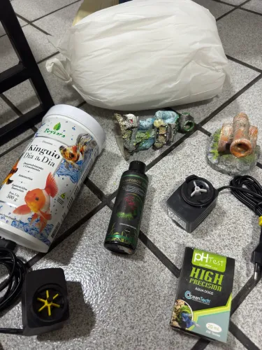 Ração, bomba e itens de Aquário
