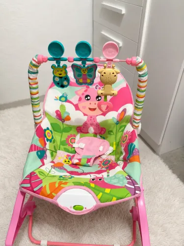Cadeirinha musical e banheira com suporte