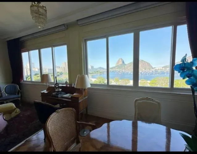 VENDO Apt em Botafogo RJ  de frente para o Pão de Açucar. Alto padrão, com moveis ou não.