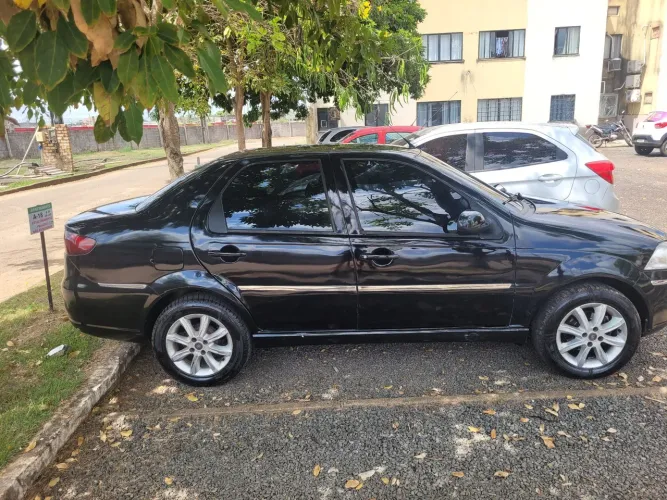 Fiat Siena Essence 1.6 Flex 16V 4P 2012