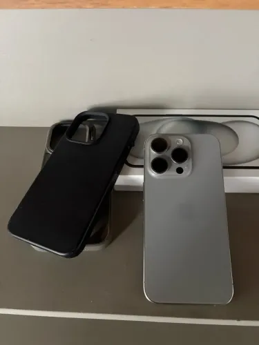 iPhone 15 pro 128gb / 81% bateria