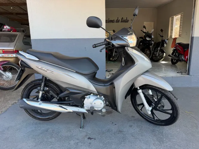Biz 125 ex 2023/2023 com apenas 1.500 kms 