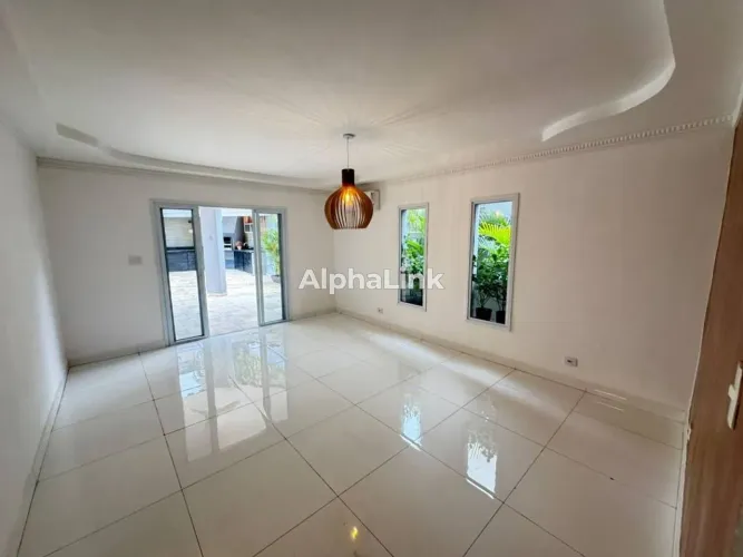 Casa com 4 dormitórios para alugar, 350 m² por R$ 18.592,63/mês - Alphaville - Santana de