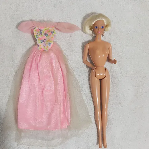 Boneca Barbie Estrela Três Estilos + Vestido