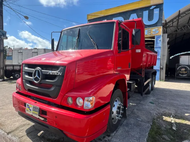 Vende se, caçamba 2324 Truck, no ponto de trabalho.