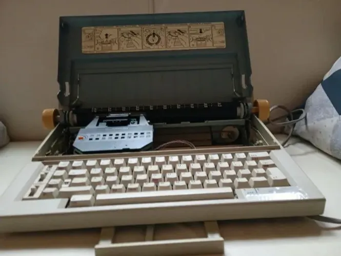 MÁQUINA DE ESCREVER