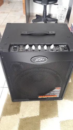 Amplificador para baixo Peavey Max II 115 300W RMS