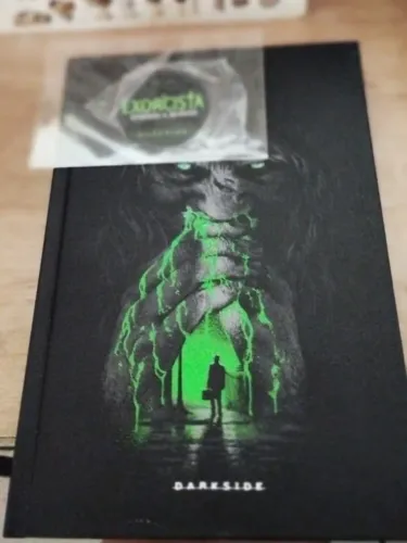 Livro O Exorcista Segredos e Devoção Dark Edition + Bottom Brinde