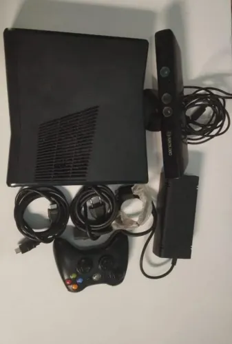 Vendo Xbox 360 desbloqueado com mais de 100 jogos instalados