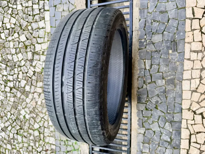 Pneu semi novo 235/50/19