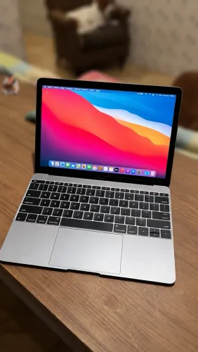 MACBOOK - I5 8GB SSD 256 de armazenamento. Pra sair rápido
