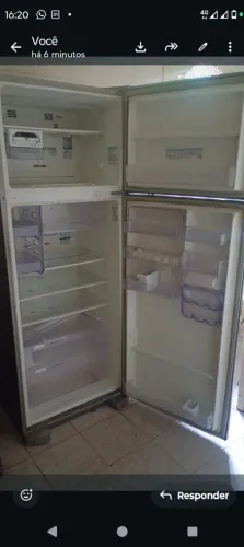Vendo geladeira em bom estado .
