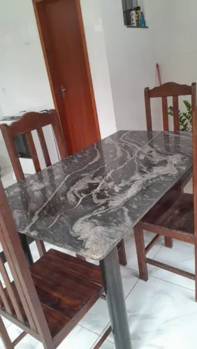 Mesa com cadeiras madeira maciça