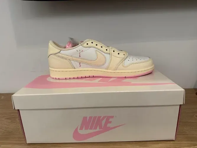 Travis Shy Pink