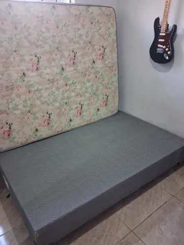 Cama box e colchão de casal 
