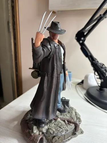 Old Man Logan/Wolverine - Iron Studios - SEM DETALHES
