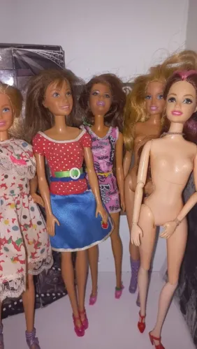 Lote com 6 Barbies
