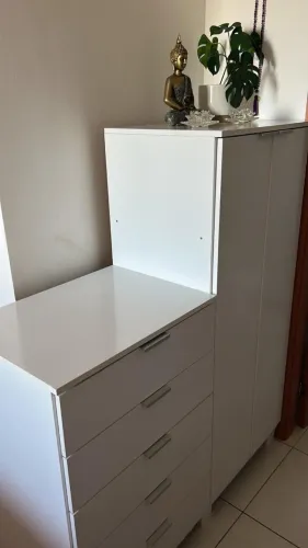 Gaveteiro + guarda roupa, são juntos