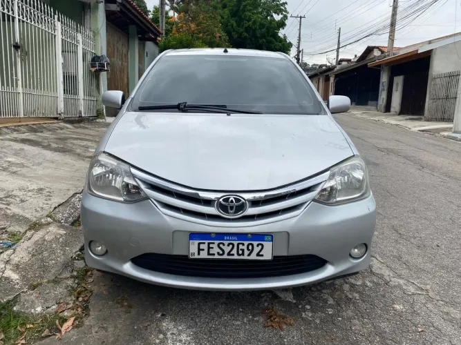 Toyota Etios XLS Sedan 1.5 Flex 16V 4P Mec. 2013