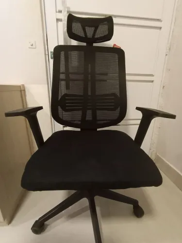 Cadeira Office. Marca:  VINIK. Cor: preta.