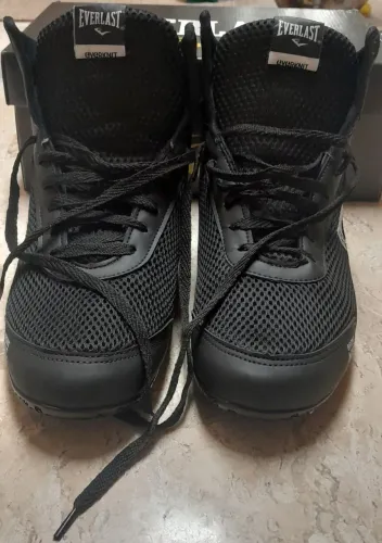 Tênis Everlast Modelo ForceKnit. Preto/Branco. Tamanho 41. Em excelente estado.