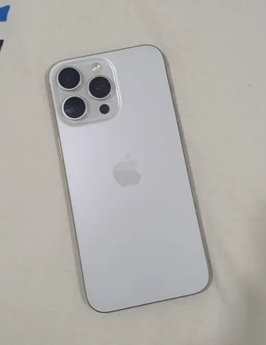 iPhone 15 pro max branco 