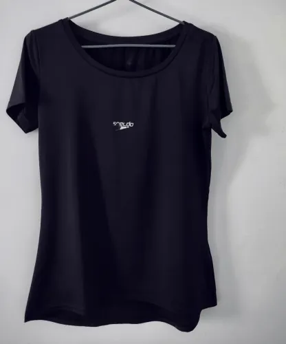 Camiseta feminina esportiva